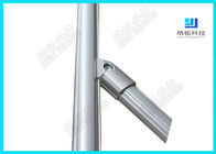 Трубопровод серебряного цвета алюминиевый соединяет заливку формы разъем-розетки трубки АЛ-3